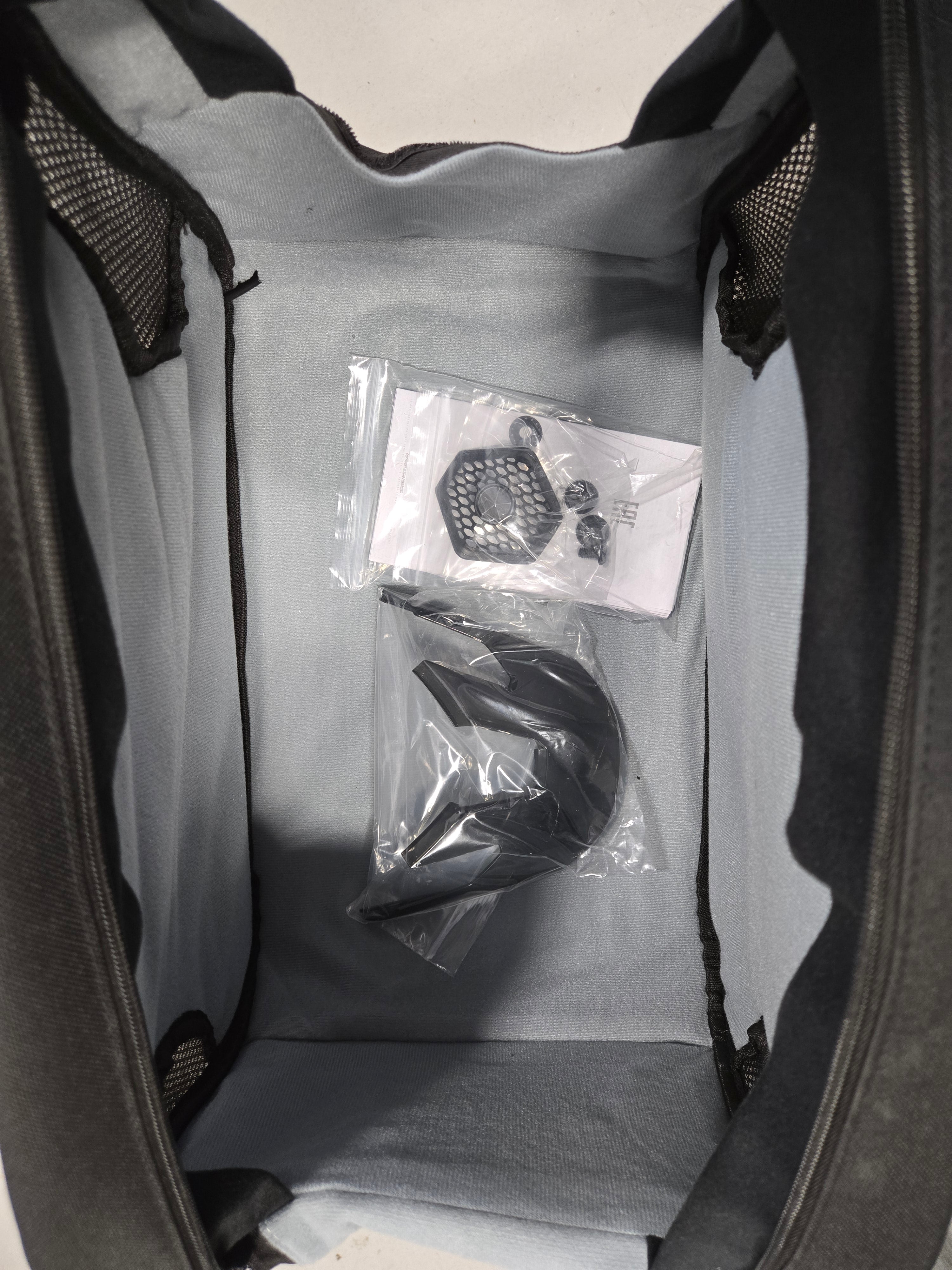 V3 MAGNETIC HELMET [BLK] W/ BAG