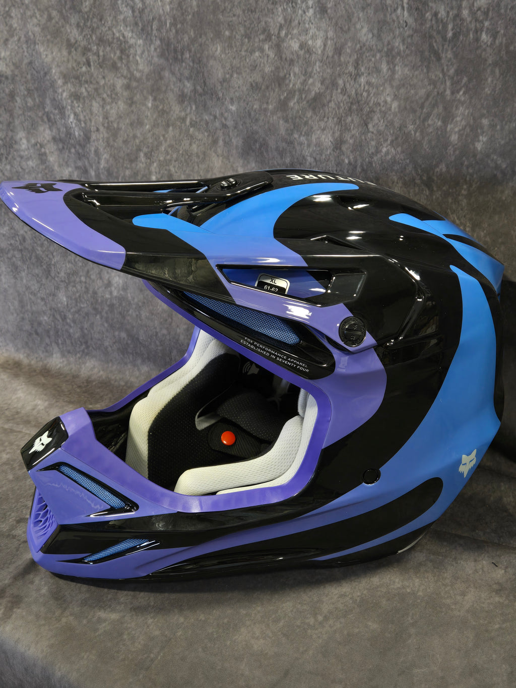 V3 MAGNETIC HELMET [BLK] W/ BAG