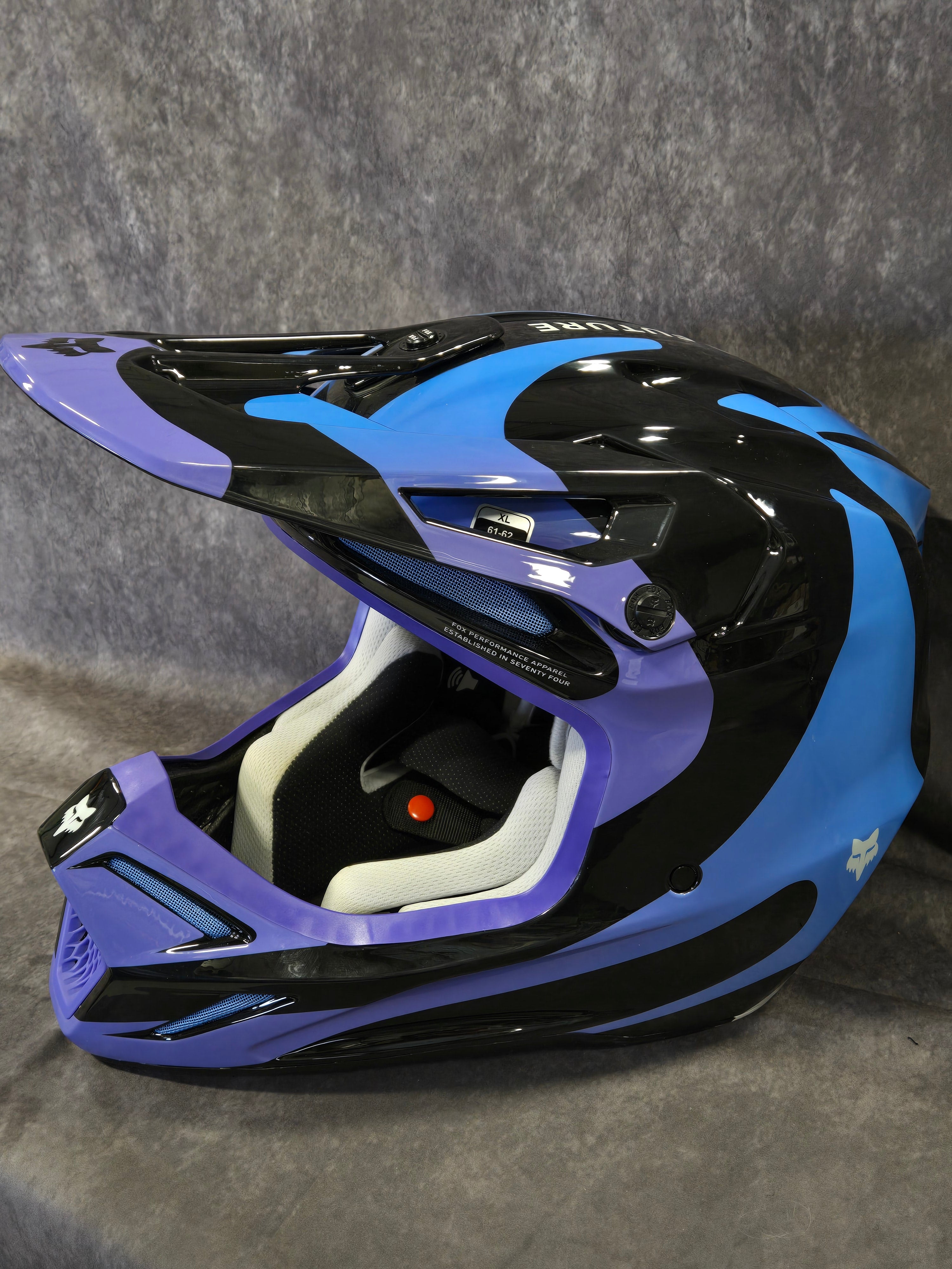 V3 MAGNETIC HELMET [BLK] W/ BAG