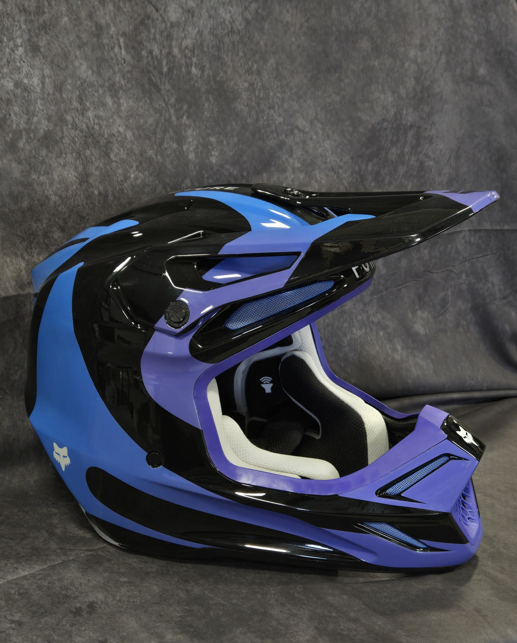 V3 MAGNETIC HELMET [BLK] W/ BAG