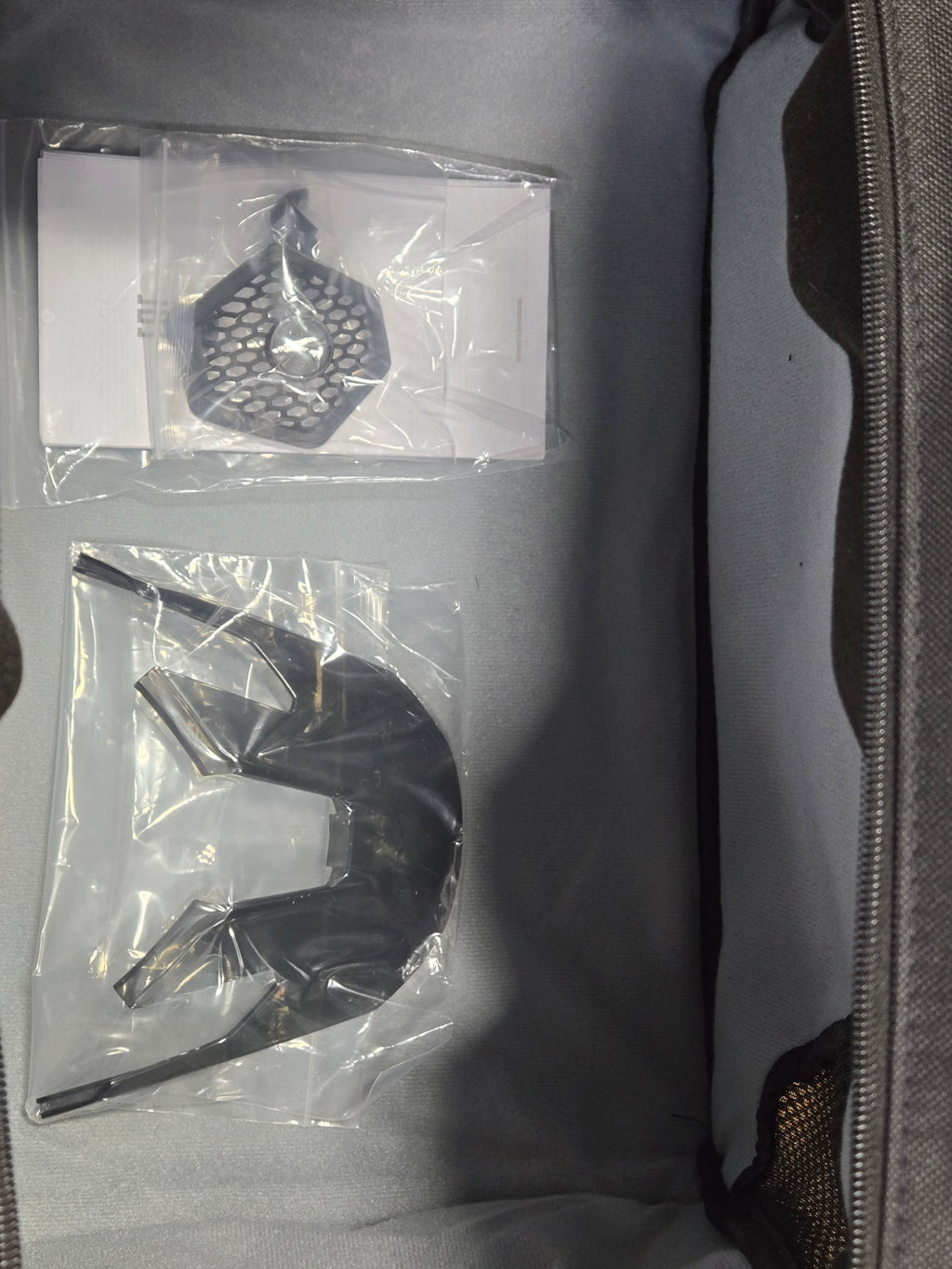 V3 MAGNETIC HELMET [WHT] W/ BAG