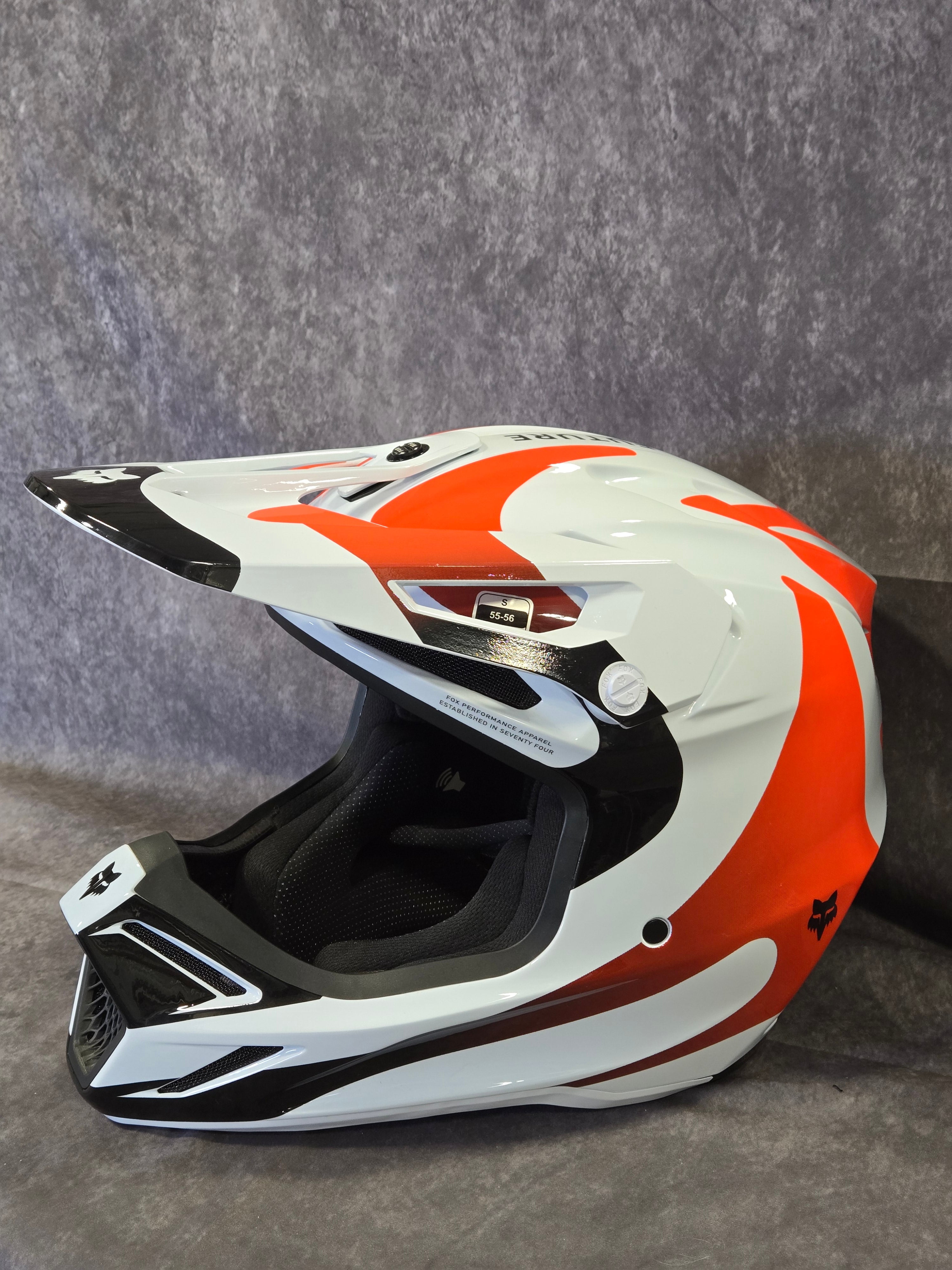 V3 MAGNETIC HELMET [WHT] W/ BAG