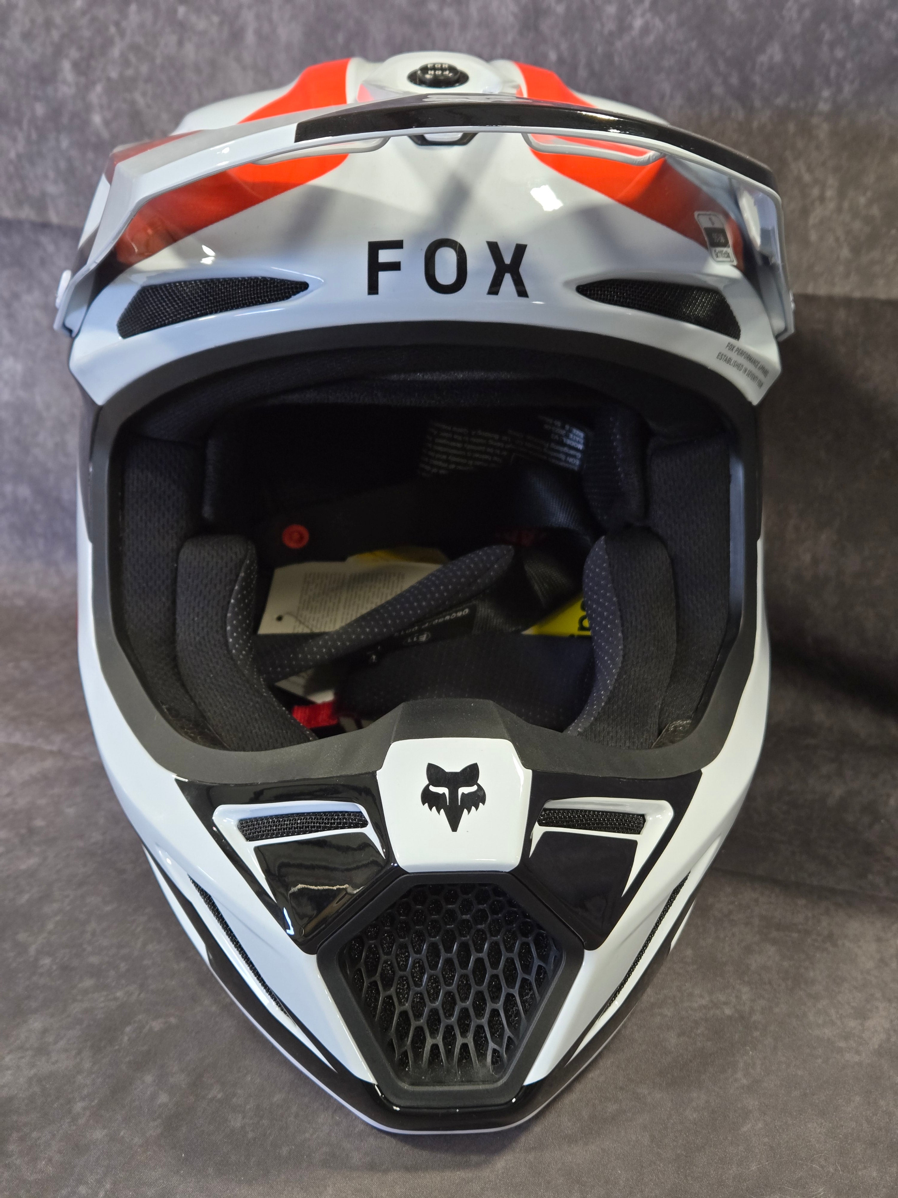 V3 MAGNETIC HELMET [WHT] W/ BAG