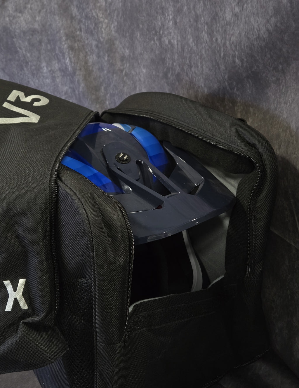 V3 FADE HELMET [WHT/BLU] W/ BAG